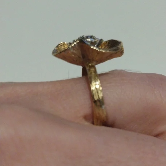 14K Gold Flower Ring with Diamonds - Picture 2 of 5